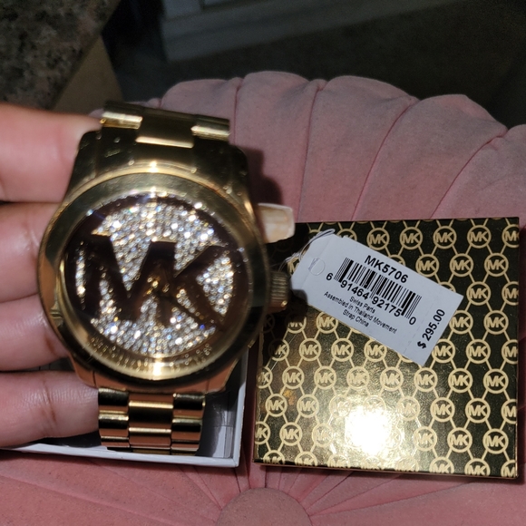 Michael Kors Runway Watch Gold - Picture 2 of 9